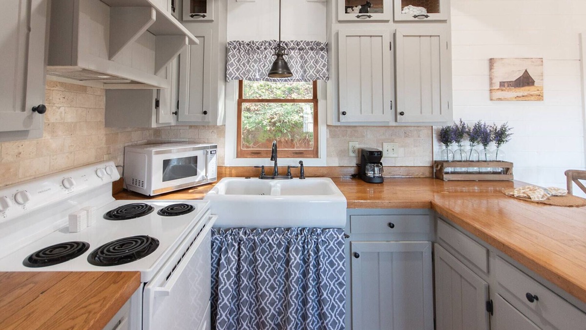 Franklin Other | Romantic Cottage with Majestic Mountain Views!