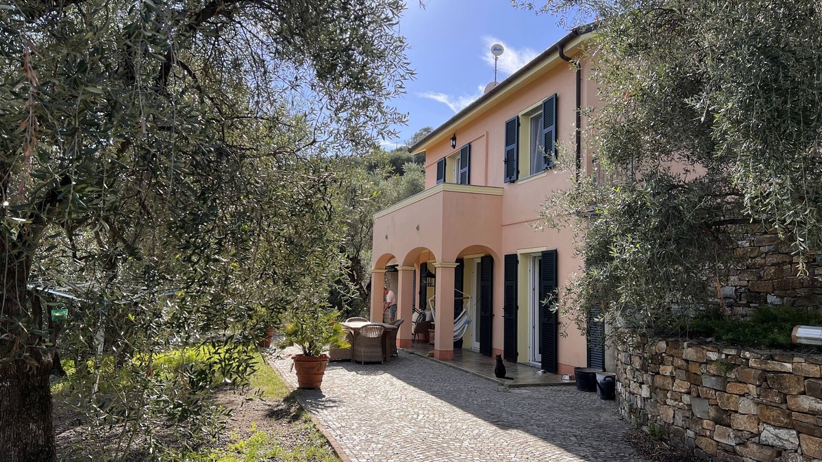 Civezza House | Romantic country house in an olive grove - 5 min. drive to the sea
