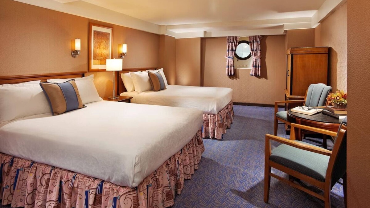 Harbor Hotel | Romantic Couple Retreat in Historical Suite with Scenic Long Beach Views