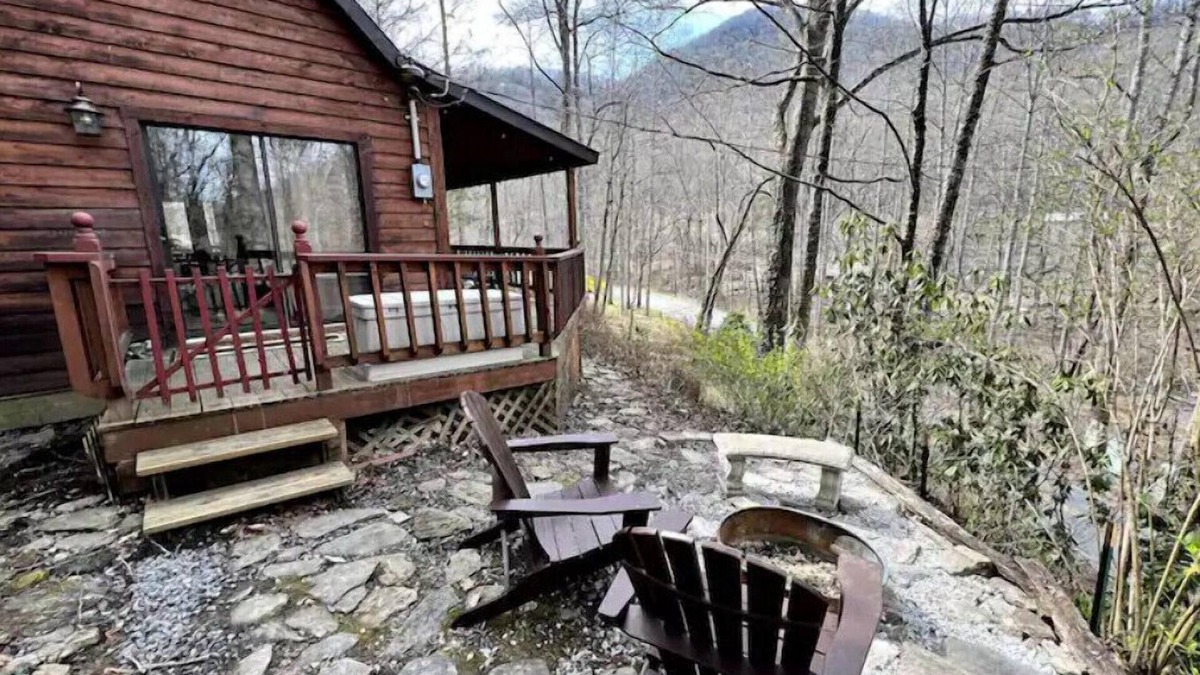 Whittier Cabin | Romantic Creekside Cabin w/hot tub Near Smoky Mountains National Park