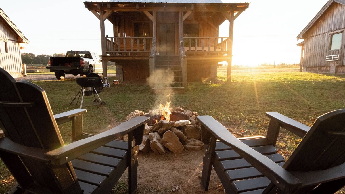 Smithville Cabin | Romantic Creekside Tiny Cabin Escape 15min to waterfalls 10min to CenterHillLake