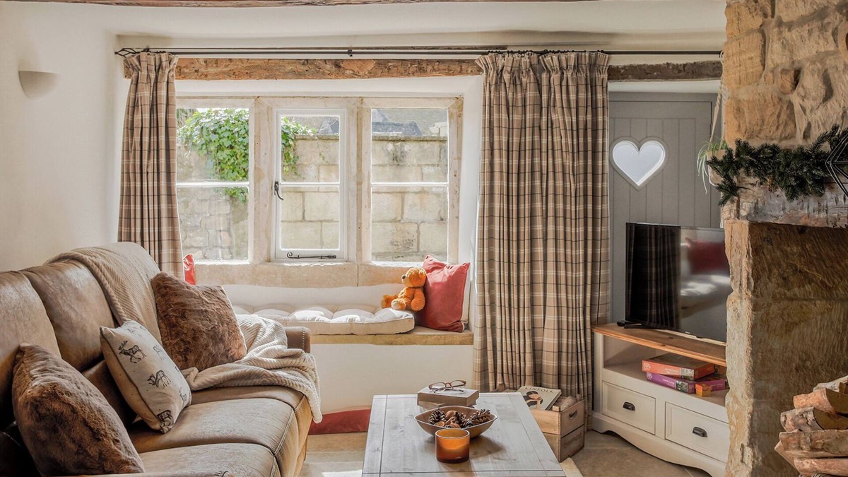 Painswick Cottage | Romantic Dog-Friendly Cotswolds Retreat With Views of Slad Valley, Painswick