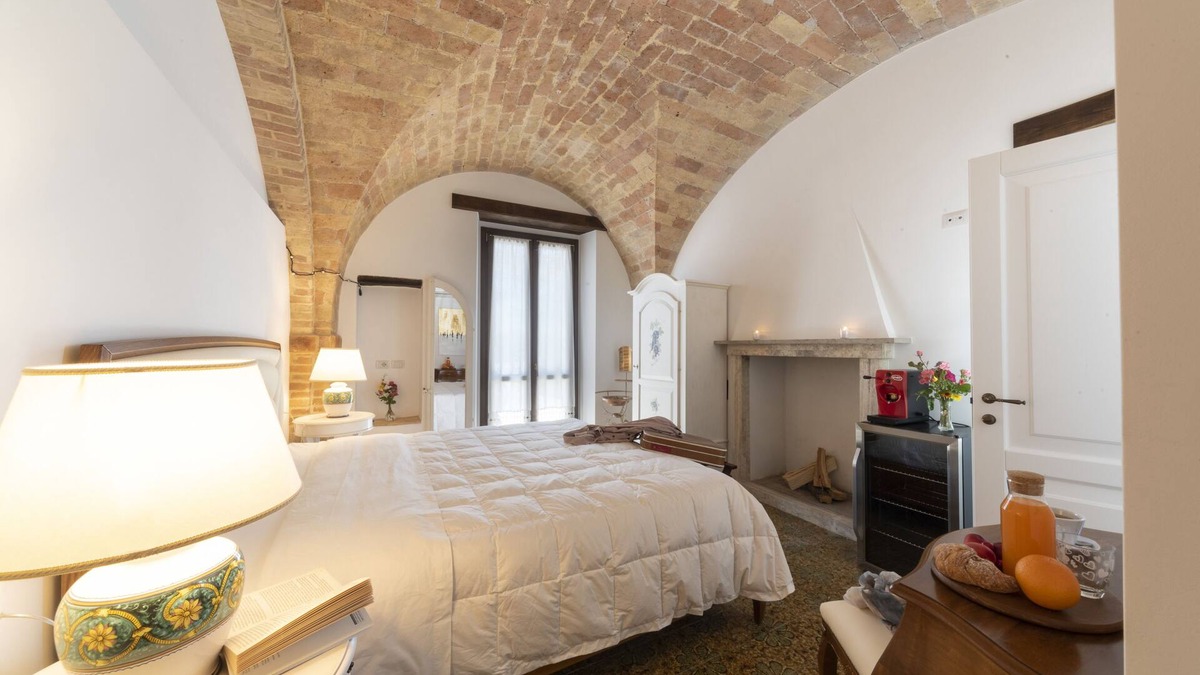 Poggio Morello Bed & Breakfast | Romantic double with private bathroom