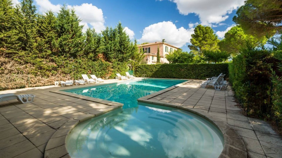 Alignan-du-Vent Apartment | Romantic dovecote in a dream location for nature and peace lovers