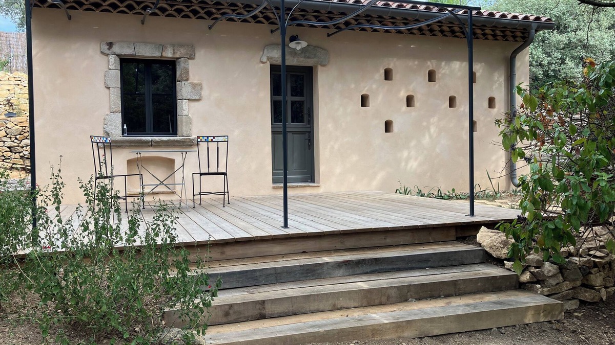 Caremeau Bed & Breakfast | Romantic dovecote in the heart of the Nîmes garrigue.