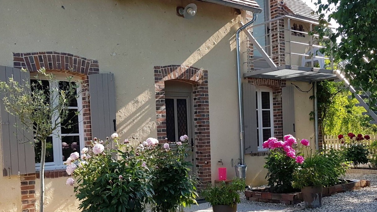 Champignelles Apartment | Romantic escape 2 hours from Paris: a bed and breakfast where peace reigns