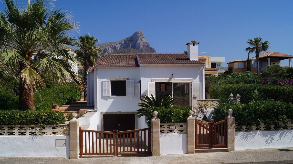 Urbanizacion Mont Ferrutx House | Romantic holiday home by the sea