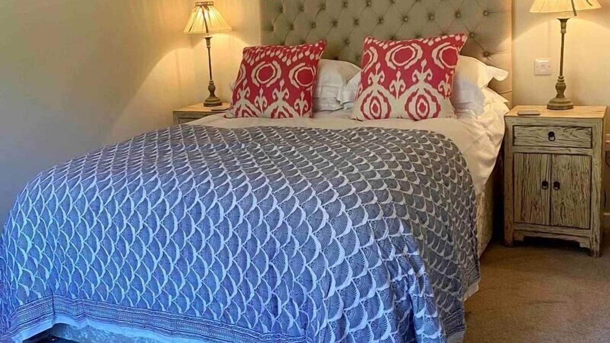Shipton Gorge Cottage | Romantic hideaway cottage, near Bridport, Dorset