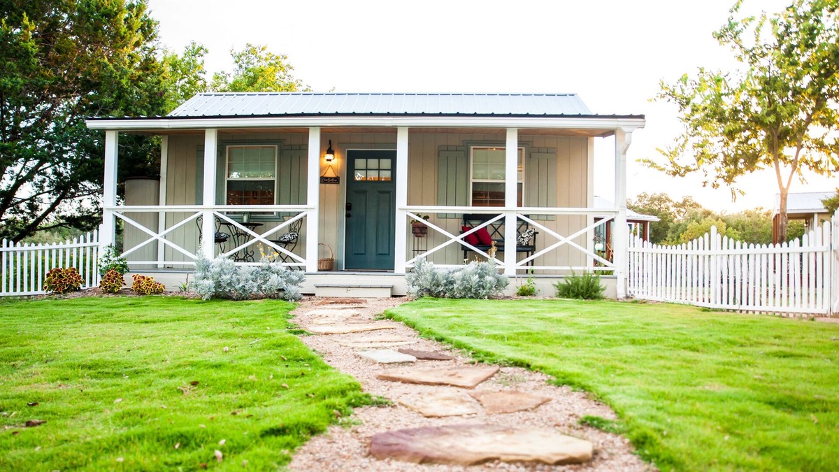 Dripping Springs Cottage | Romantic Hill Country Cottage! Perfect country location but minutes from town.