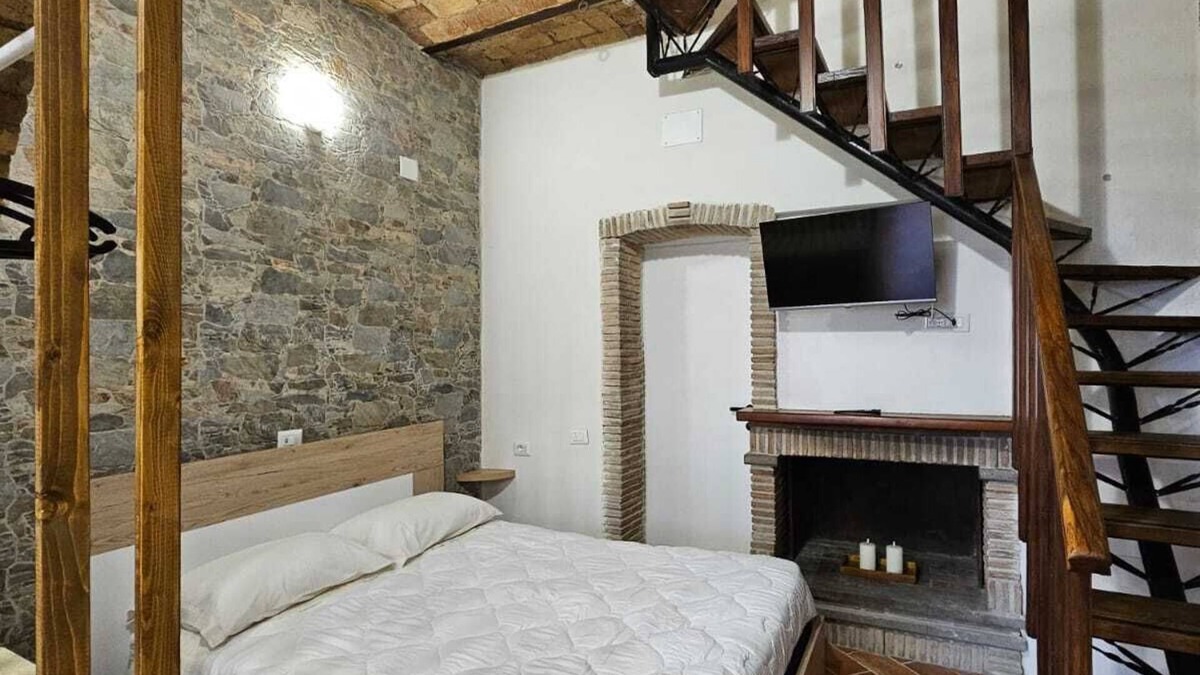 Lake Bracciano Apartment | Romantic House: the Lake Refuge (complete lakefront apartment)4bed+WC