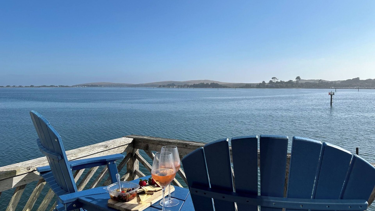Old Town House | Romantic King Bed Studio ~ STUNNING VIEWS Bodega Bay - Perched over the water!