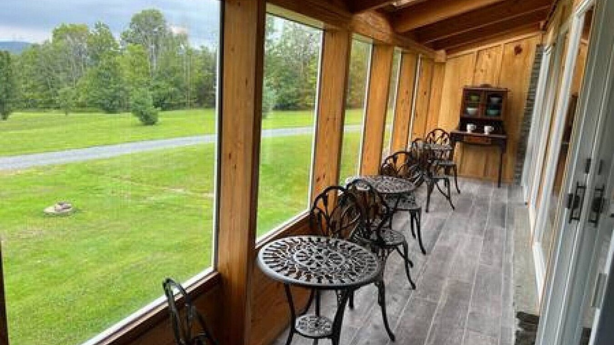Wellsboro Cabin | Romantic King Suite w/Soaking Tub + Mountain View