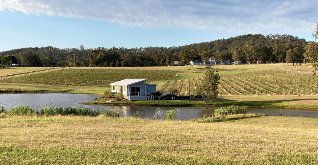 Lovedale House | Romantic lakehouse set in a private vineyard in the Hunter Valley