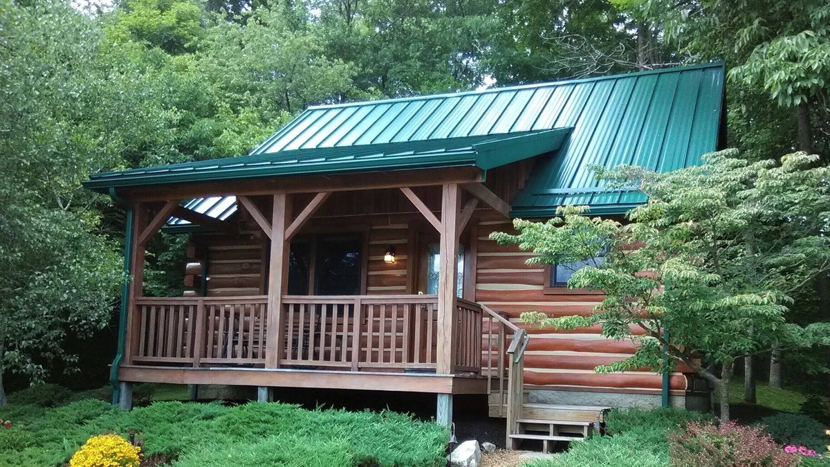 Stockwell Cabin | Romantic log cabin getaway--45 min NW of Indianapolis