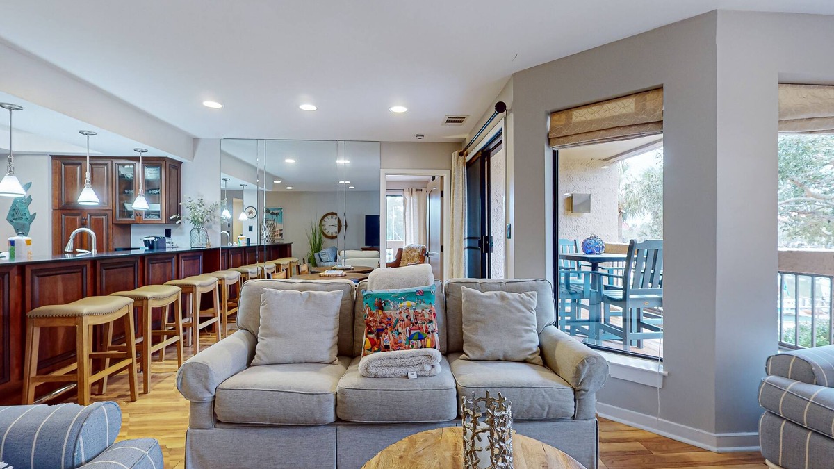 Shelter Cove Condo | Romantic Marina View Condo w/Free WiFi, Balconies, Washer/Dryer, & Shared Pool