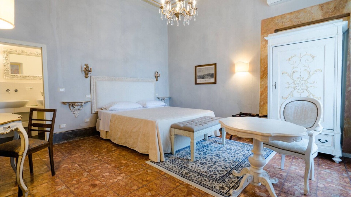 Buggiano Hotel | Romantic master bedroom in 18th-century villa