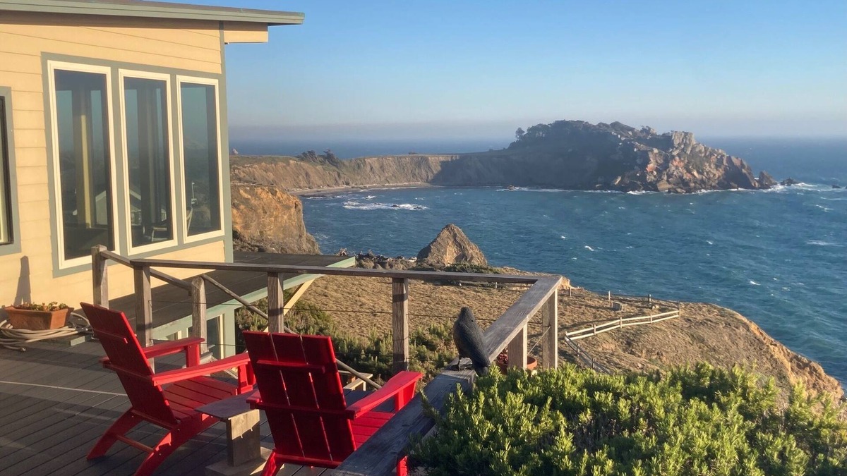 Gualala House | Romantic Oceanfront Home with Dramatic Sea View, Hot Tub and EV Charger