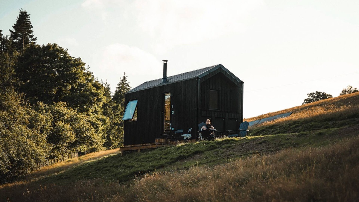 Llangollen Cabin | Romantic Off-Grid Woodland Hideaway with Stunning Valley Views