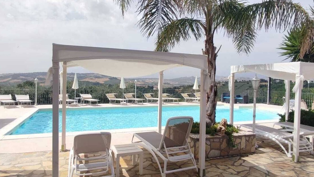 Sant'Omero Apartment | ROMANTIC PENTHOUSE 7 BEDS