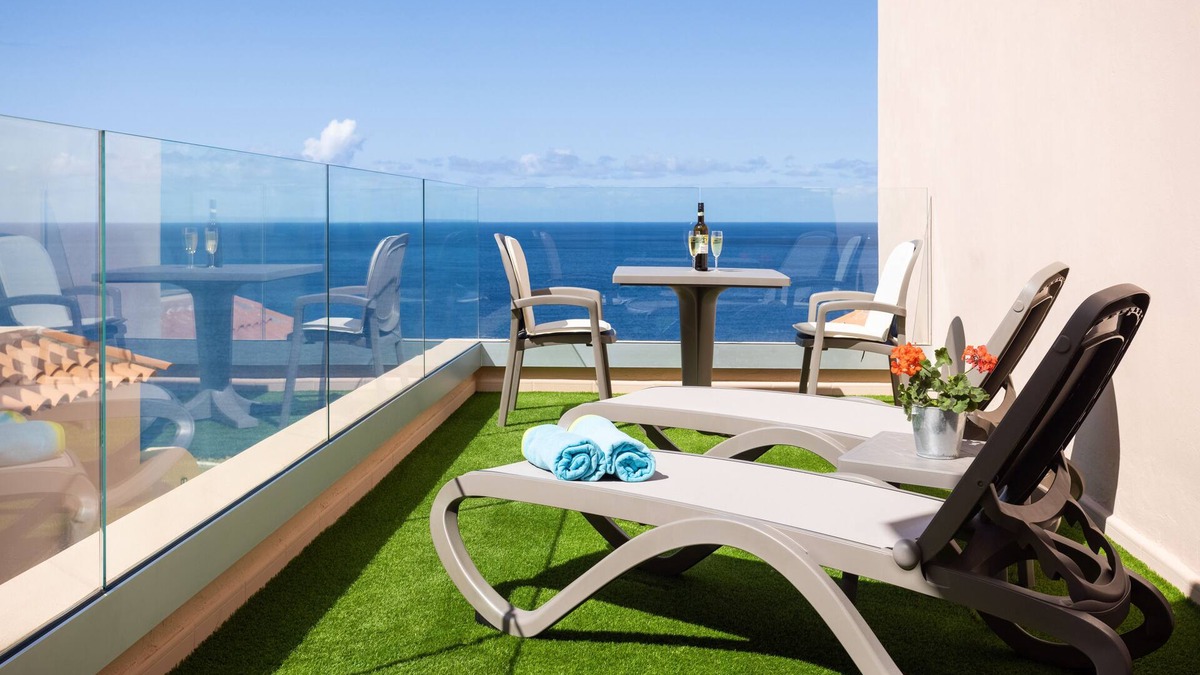 Los Gigantes Apartment | Romantic Retreat In Prime Position With Stunning Views