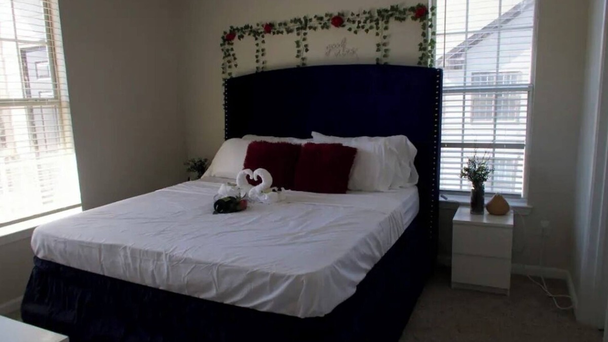 Church Street Apartment | Romantic Room in ATL Free WIFI; FREE NETFLIX
