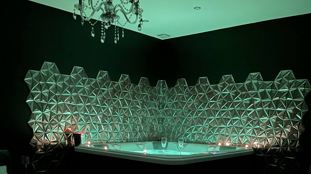 Roujan Apartment | Romantic room with private jacuzzi