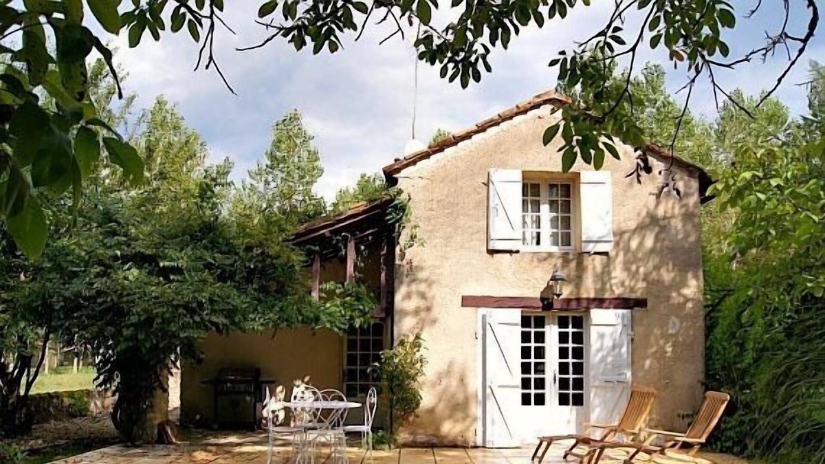 Capdrot Cottage | Romantic Stone Cottage for two, 5 minute Stroll to Beautiful Monpazier