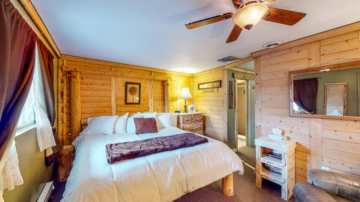 Cedaredge Cabin | Romantic studio with stellar shared amenities