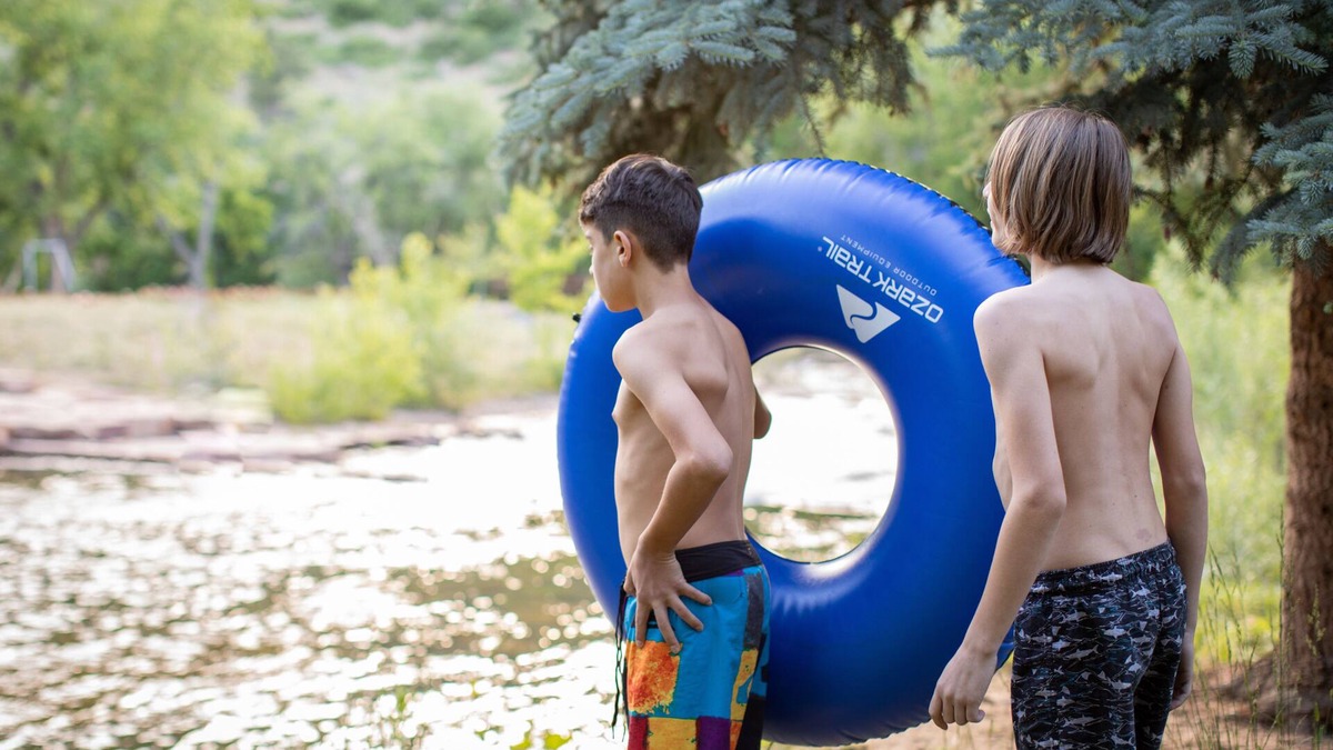 Lyons Resort | Romantic Tiny Retreat by the River – Open Sol Near Boulder & the Rockies
