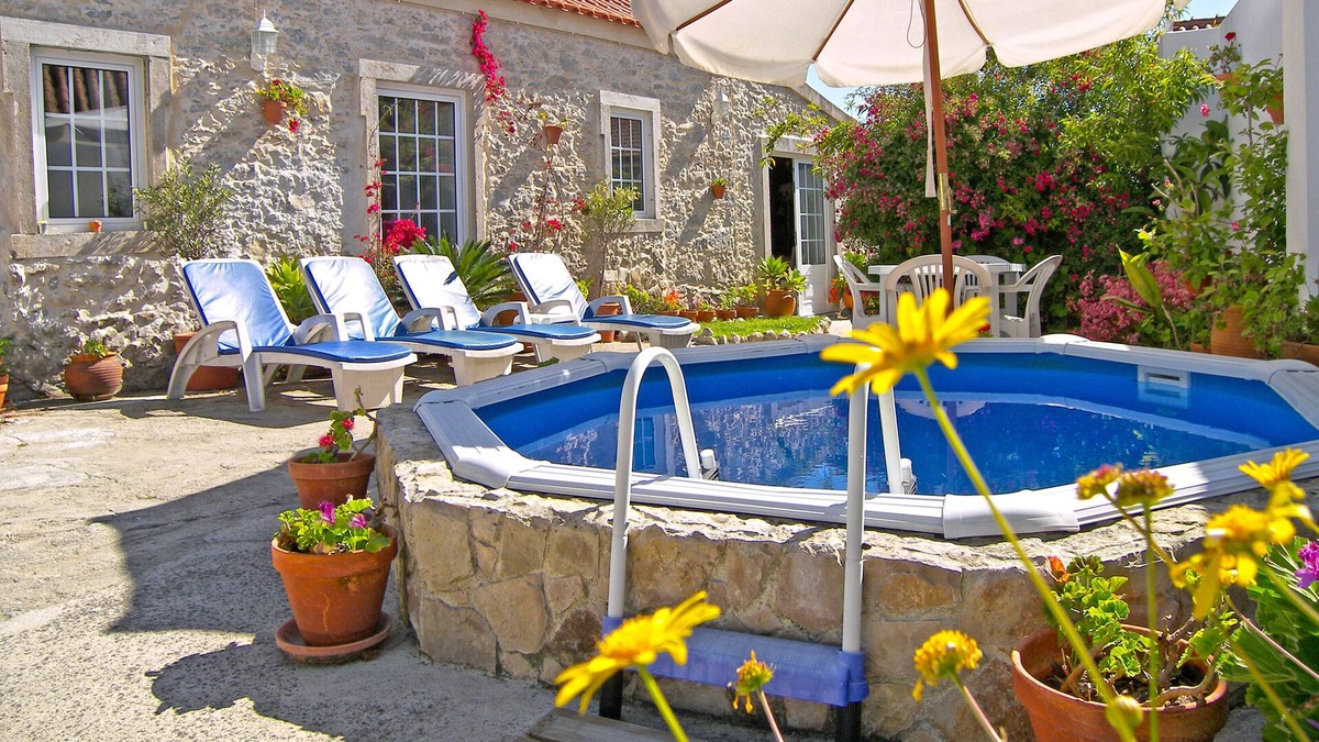 Reguengo Grande Cottage | Romantic villa w / patio and pool, complete privacy
