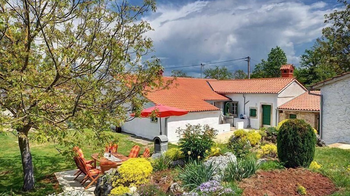 Gracisce House | Romantic Villa with Extensive Garden