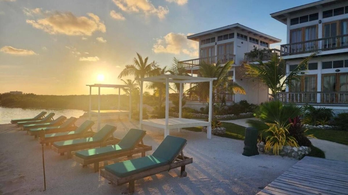 San Pedro Hotel | Romantic Villa with Private Beach & Pool Ideal for a Couple's Getaway!