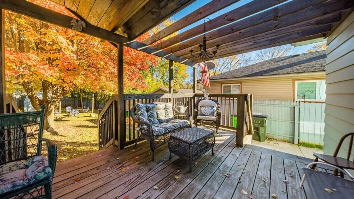Barberton House | Romantic West Side Cottage, 2/2 sleeps 6-8.