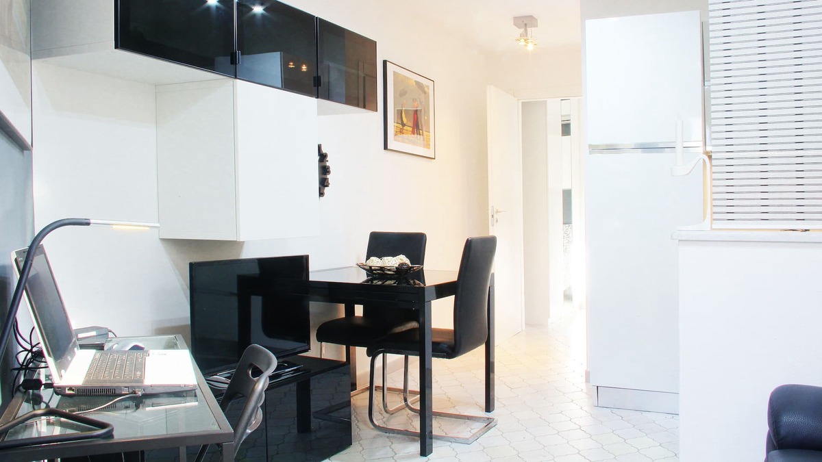 Follonica Apartment | Romantic White & Black