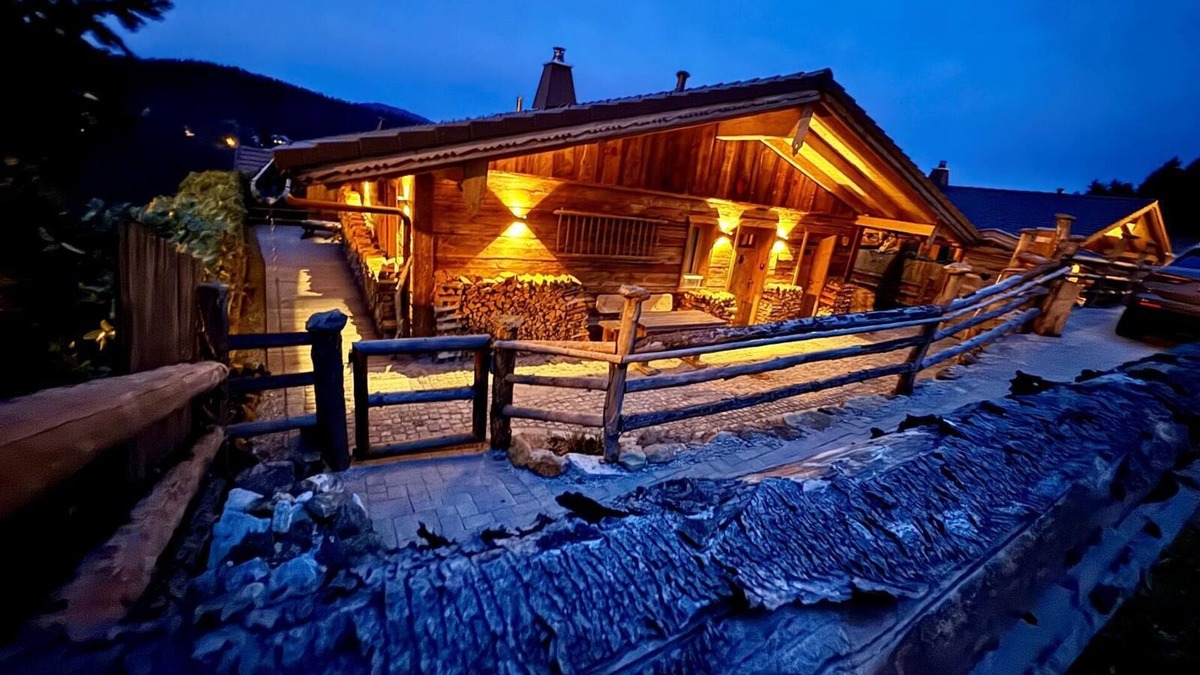 Rabenstein Apartment | Romantische Ferienhütte mit Eigenem Wellnessbereich