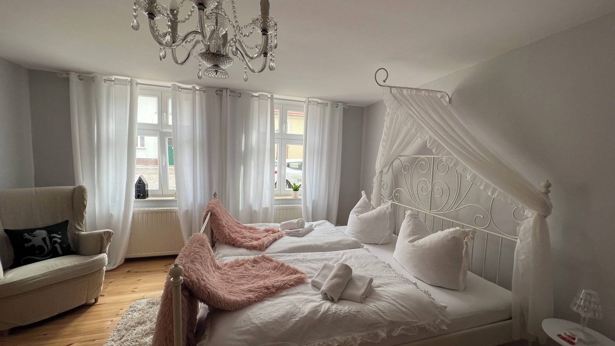 Rheinsberg Apartment | Romantische Ferienwohnung im Herzen von Rheinsberg in See und Schloss Nähe