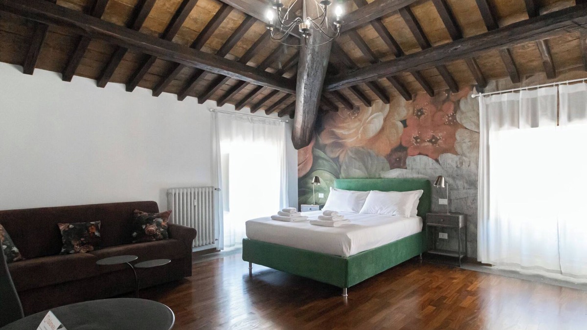 Rione III Colonna Apartment | Rome City Center, close to Trevi Fountain! Enjoy the Eternal City!