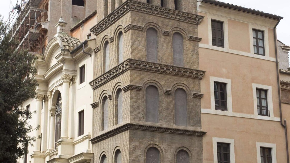 Rione VII Regola Apartment | Rome: Historical city center of Rome apartment in a historic house: year, 1562. Two bedrooms, 2 bathrooms, air conditioning, WiFi, renovated in 2009.