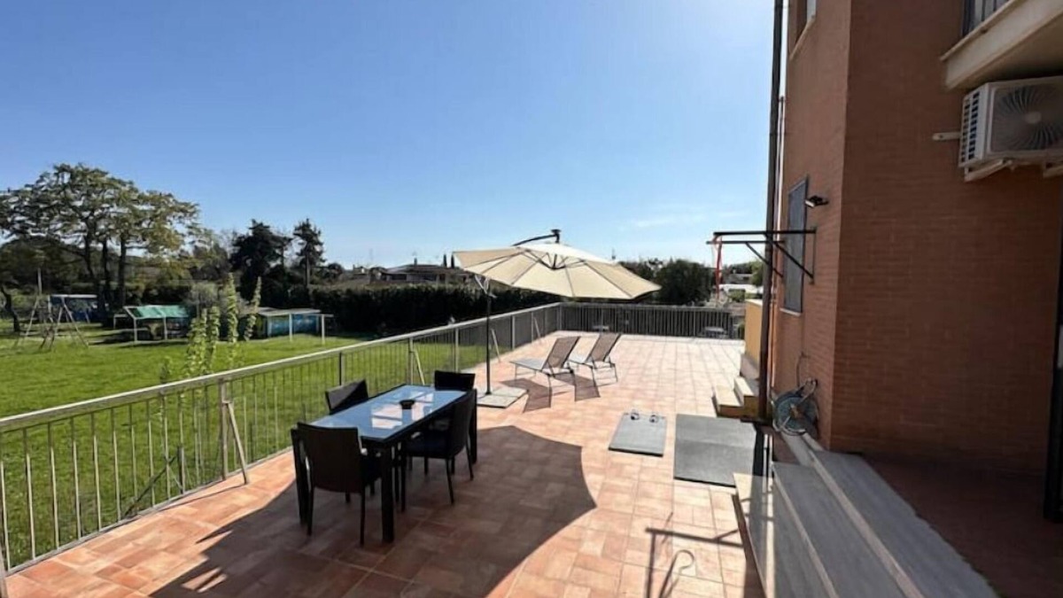 Zona XXX Castel Fusano Apartment | (Rome-Infernetto) apt 4 guest,1bedr+ 280sqm terrace
