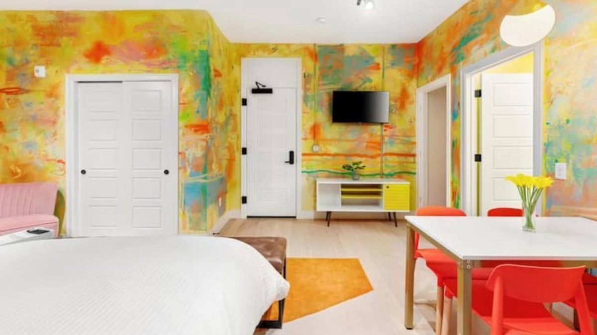 Golden Triangle Apartment | Romelle Art Suite 102