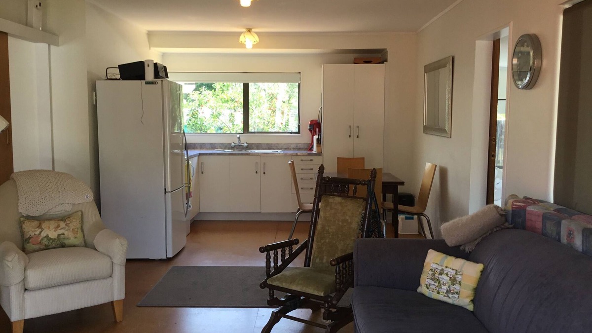 Whiritoa Cottage | Ronas - Whiritoa Beach Bach