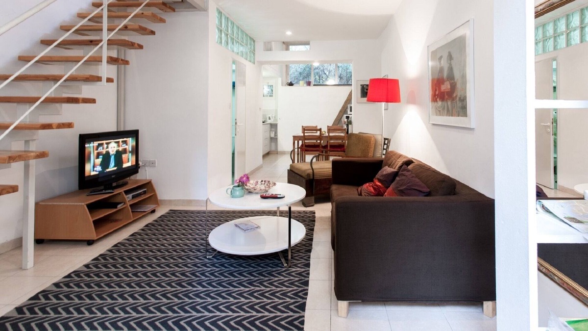 Talbieh Cottage | Roni Suite - Charming 1BR Suite in a Peaceful Garden - Amazing Location