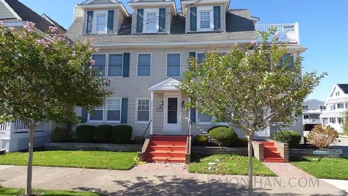 North End House | Roofline Ocean View - Steps to beach and boardwalk!