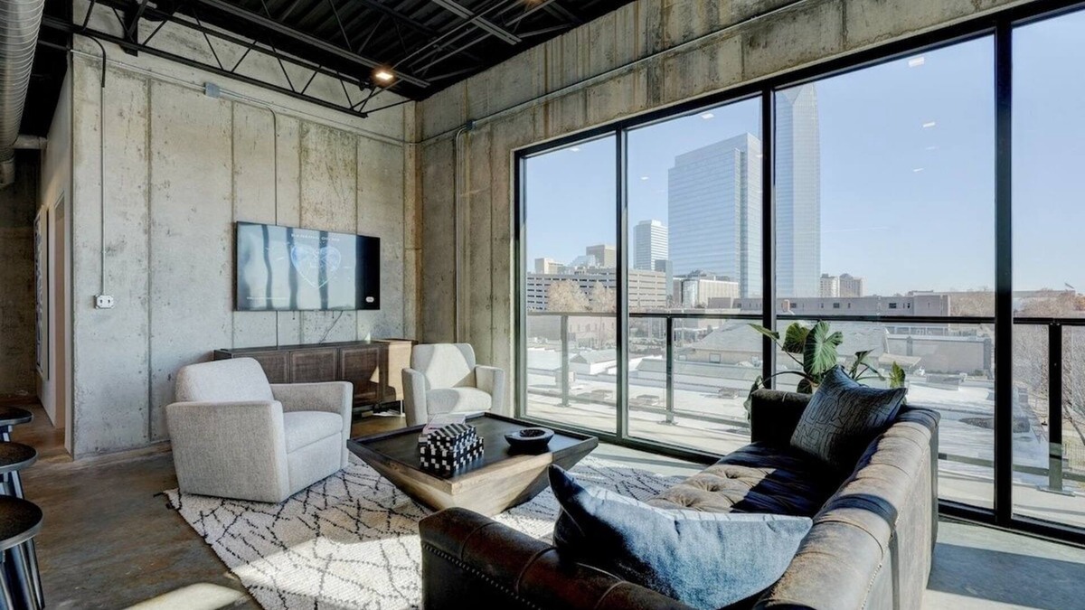 Downtown Oklahoma City Apartment | Rooftop Access. Downtown Views. Wi-fi. Pets OK!