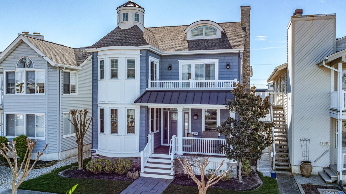 Gold Coast Condo | Rooftop Deck, Ocean Views & Elevator: Huge Home 6BR/4.5BA. Steps from beach!