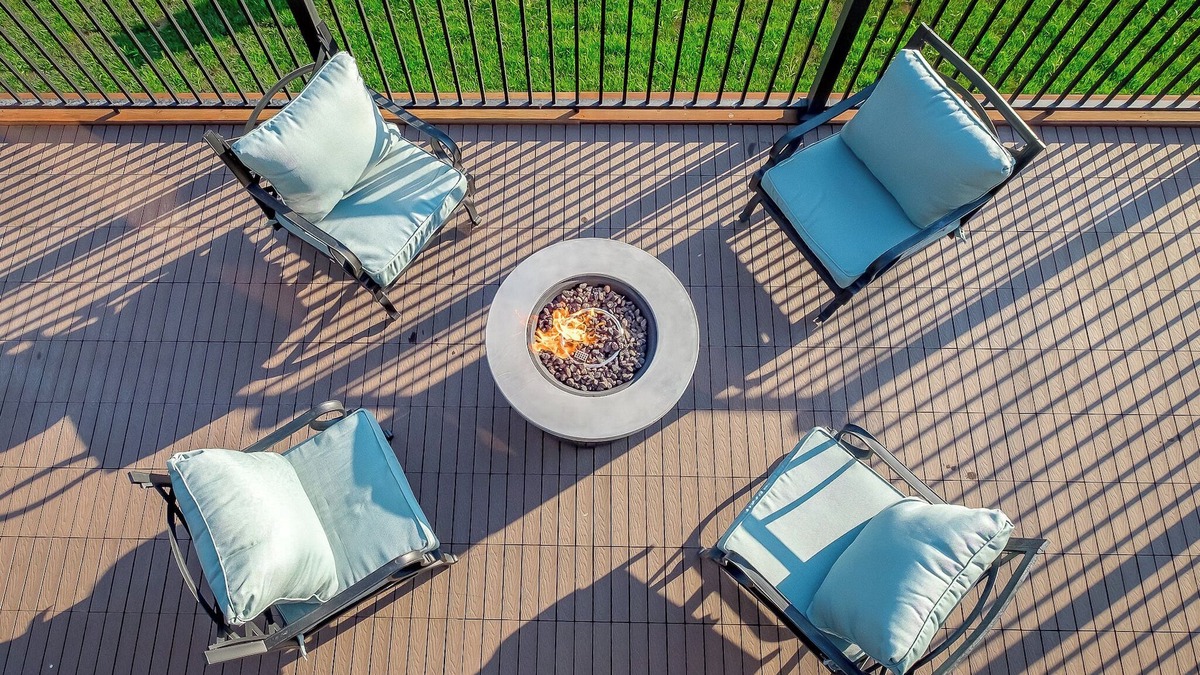 Prescott Condo | Rooftop & Game Room | Patio | Fireplace