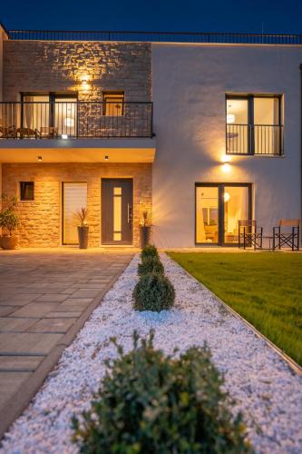 Brodarica House | Rooftop Holiday House