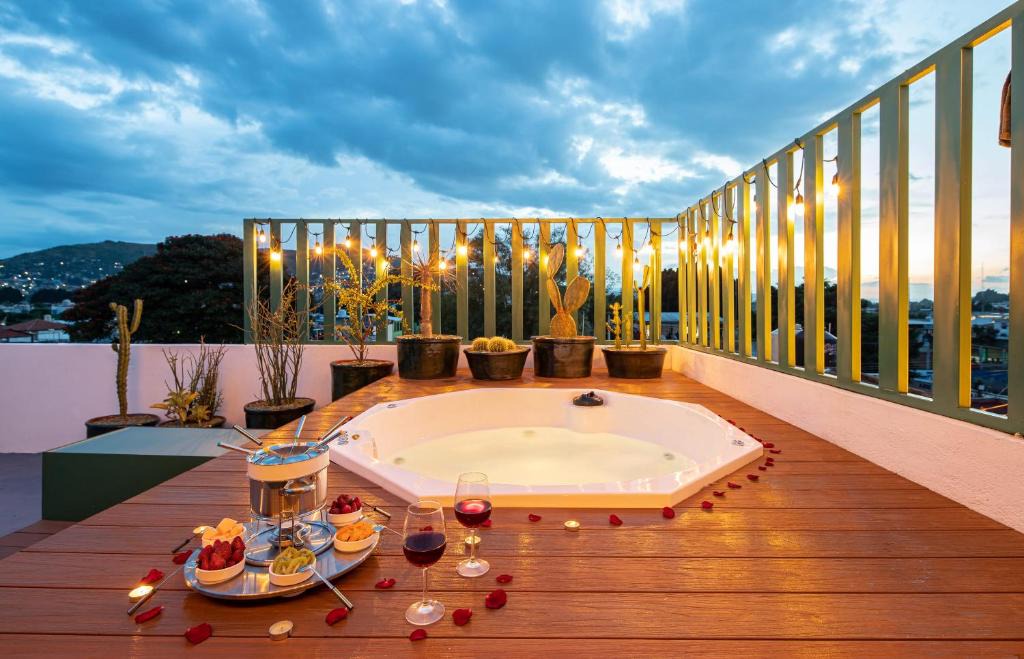Oaxaca Villa | Rooftop Hot Tub! 3 levels, 5Bedroom in Villa Noria