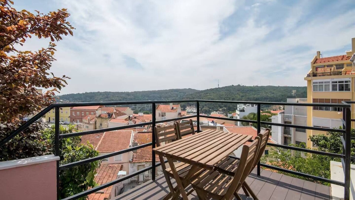 Santa Isabel Apartment | ROOFTOP Studio with terrace and view by Amoreiras