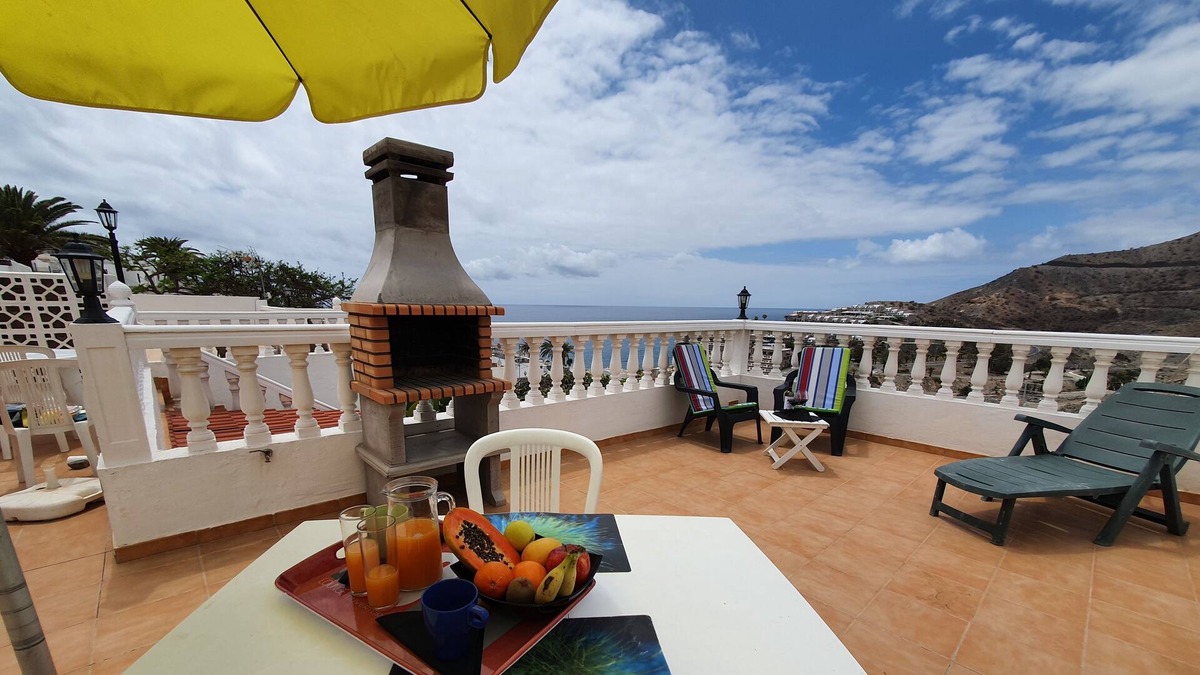 Balito Apartment | Rooftop sun lounge with ocean views and pool access!